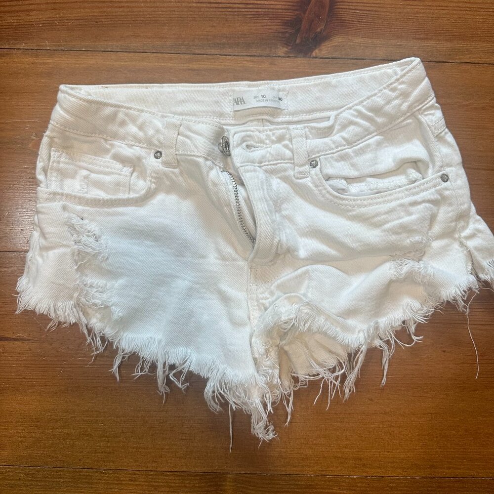 ZARA KIDS - white jean shorts. Size 10